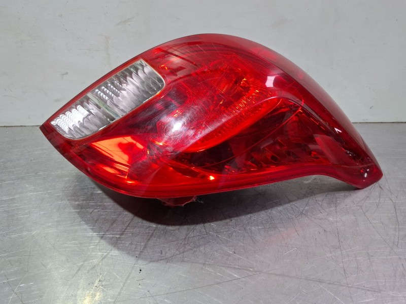 Recambio de piloto trasero derecho para opel mokka x referencia OEM IAM 42435942  