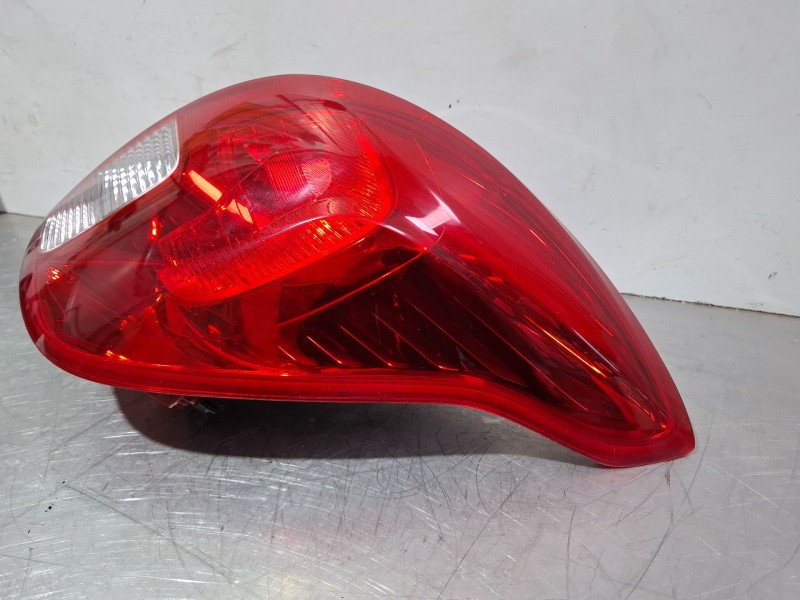 Recambio de piloto trasero derecho para opel mokka x referencia OEM IAM 42435942  