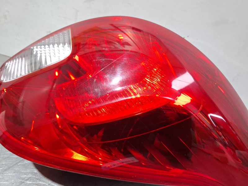 Recambio de piloto trasero derecho para opel mokka x referencia OEM IAM 42435942  