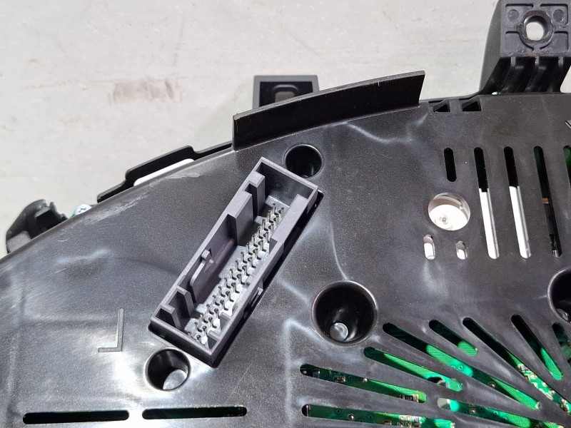 Recambio de cuenta kilometros para opel mokka x referencia OEM IAM 42342754  