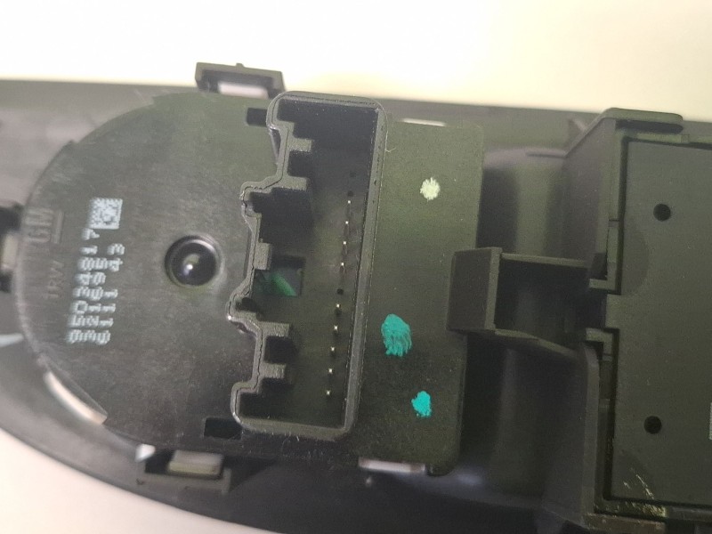 Recambio de mando elevalunas delantero izquierdo para opel mokka x referencia OEM IAM 95025518  