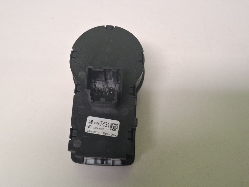 Recambio de mando luces para opel mokka x referencia OEM IAM 95297431  