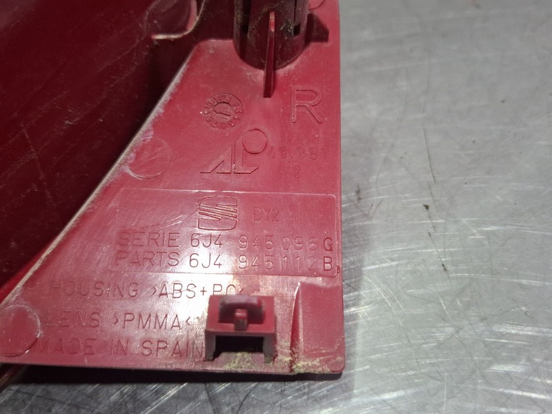 Recambio de piloto trasero derecho para seat ibiza ii referencia OEM IAM 6J4945096G  