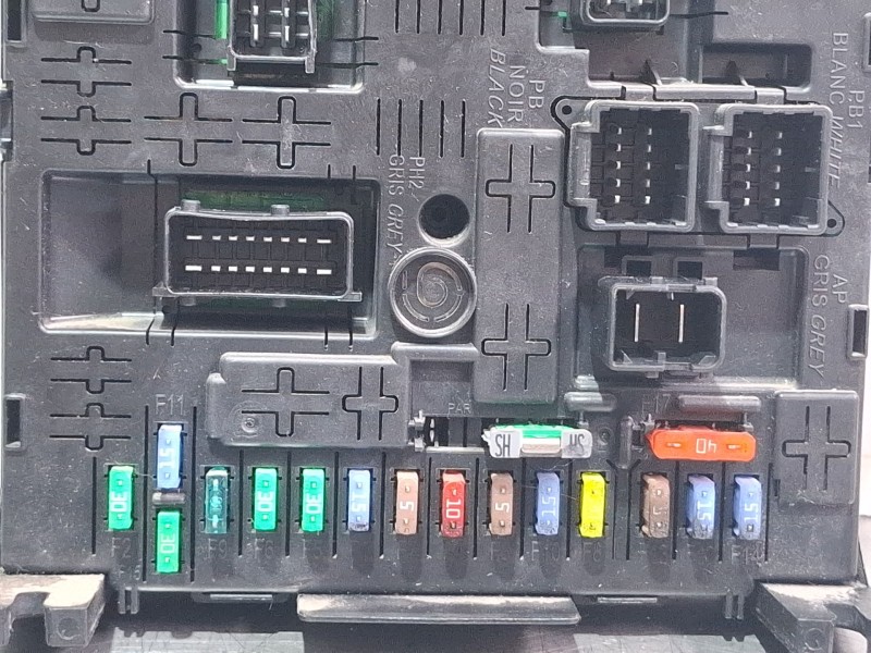 Recambio de centralita bsi para peugeot part tep act bhdi100 referencia OEM IAM 981218948002 /BSI04V2  