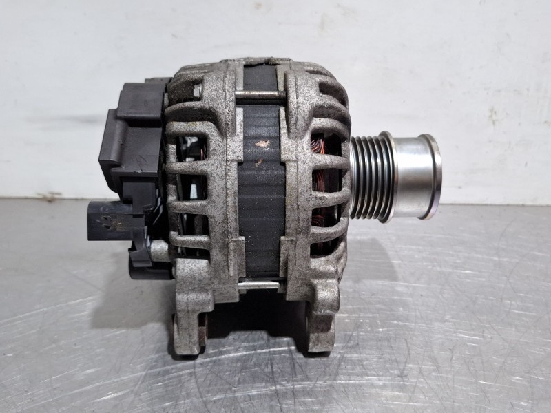 Recambio de alternador para seat ibiza referencia OEM IAM 04E903015A  