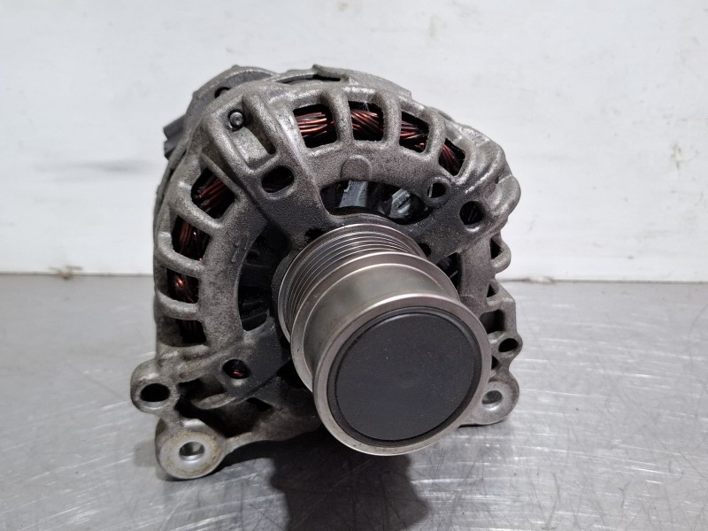 Recambio de alternador para seat ibiza referencia OEM IAM 04E903015A  
