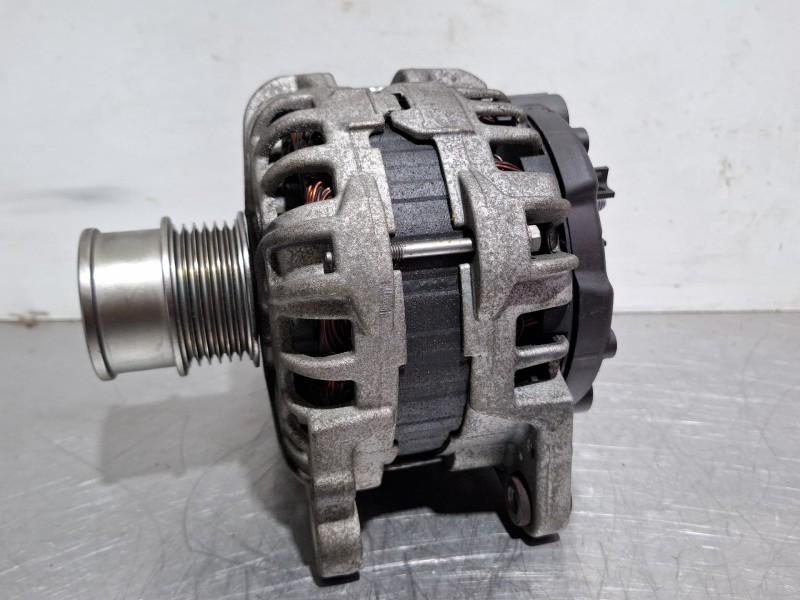 Recambio de alternador para seat ibiza referencia OEM IAM 04E903015A  