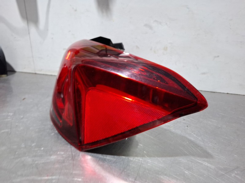 Recambio de piloto trasero derecho para seat ibiza referencia OEM IAM 6F0945208H  