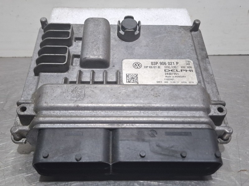 Recambio de centralita motor para seat ibiza 6j referencia OEM IAM 03P906021P  