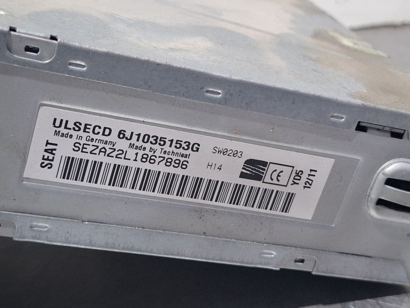 Recambio de sistema audio / radio cd para seat ibiza 6j referencia OEM IAM W06J1035153G  