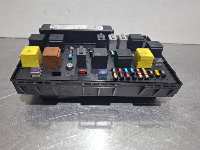 Recambio de caja reles / fusibles para opel astra gls referencia OEM IAM 5DK008668-48  