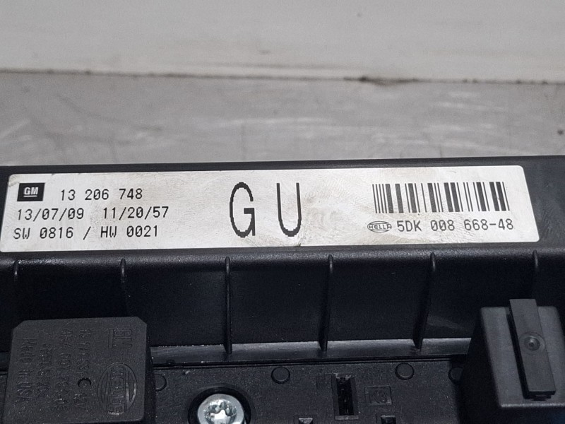 Recambio de caja reles / fusibles para opel astra gls referencia OEM IAM 5DK008668-48  