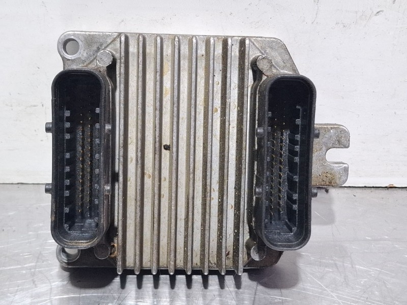 Recambio de centralita motor para opel astra referencia OEM IAM 16228919  