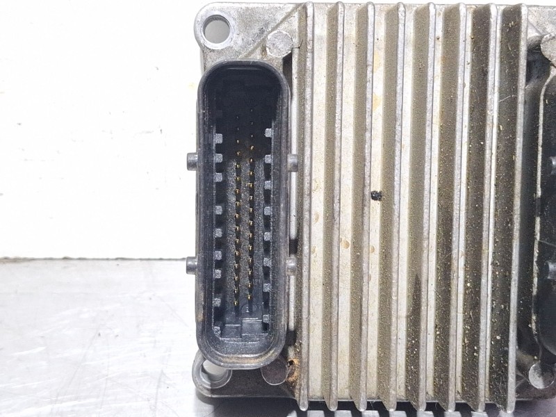 Recambio de centralita motor para opel astra referencia OEM IAM 16228919  