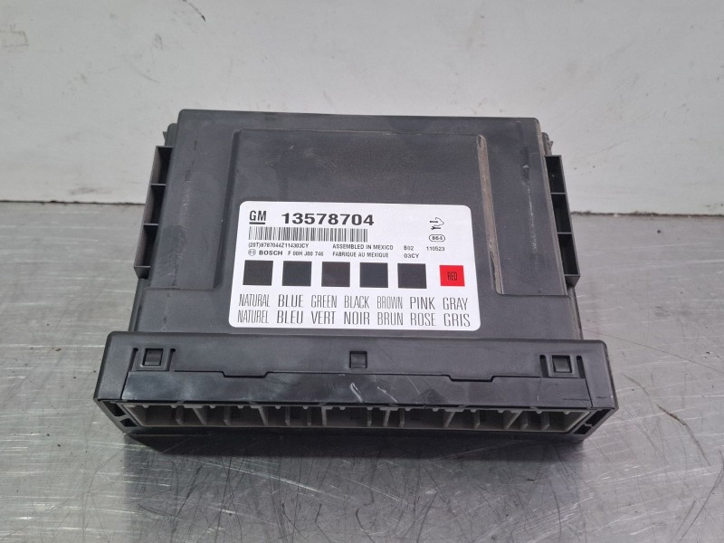 Recambio de modulo electronico para opel insignia limousine hb referencia OEM IAM 13578704  