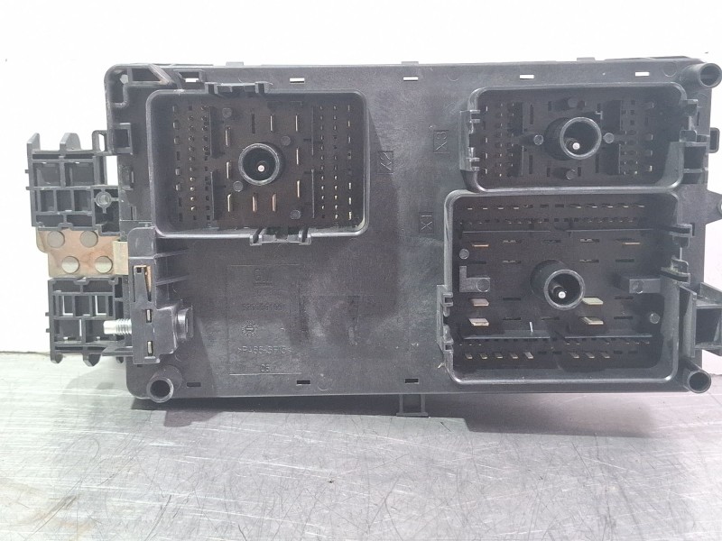 Recambio de caja reles / fusibles para opel insignia limousine hb referencia OEM IAM 13255300 / 529050199  