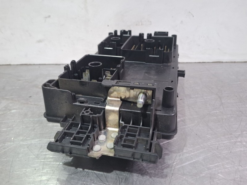 Recambio de caja reles / fusibles para opel insignia limousine hb referencia OEM IAM 13255300 / 529050199  