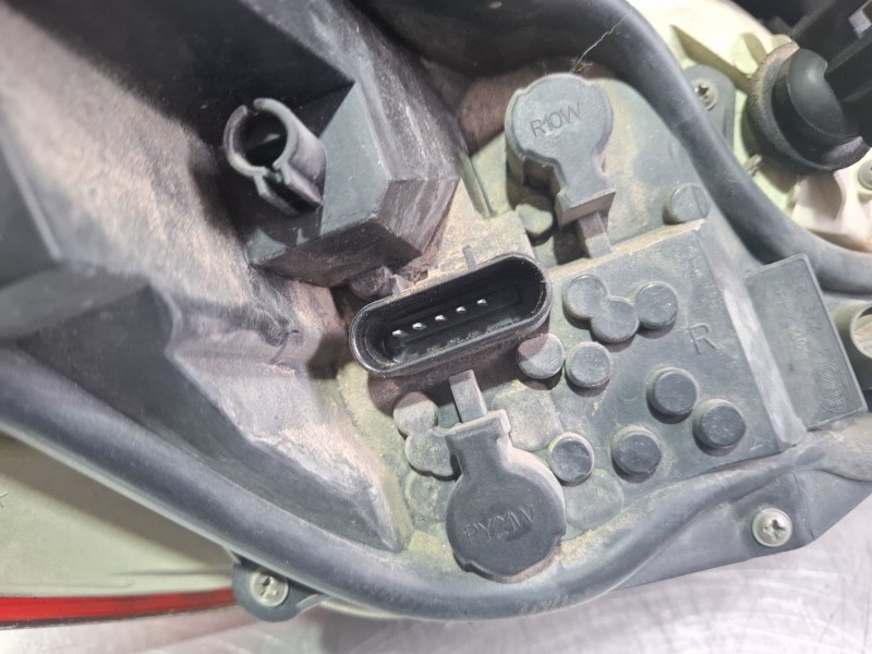 Recambio de piloto trasero derecho para opel insignia limousine hb referencia OEM IAM   