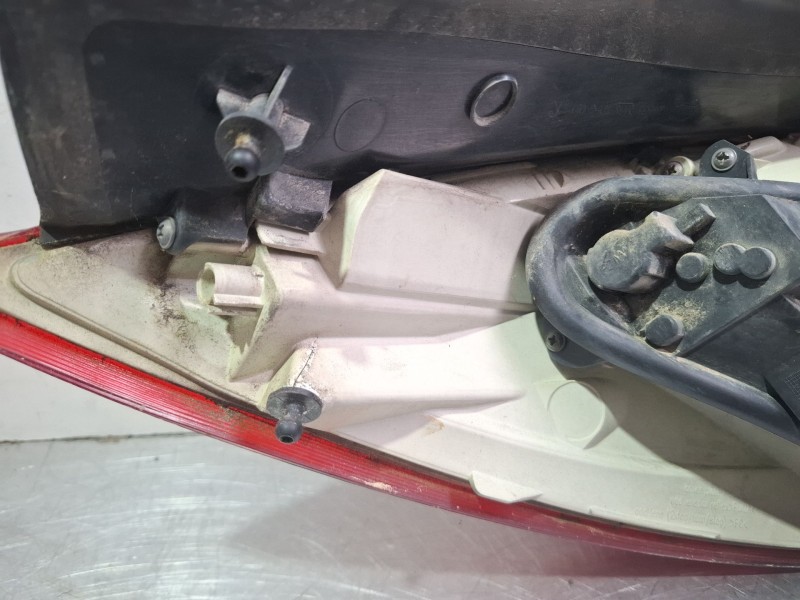 Recambio de piloto trasero derecho para opel insignia limousine hb referencia OEM IAM   