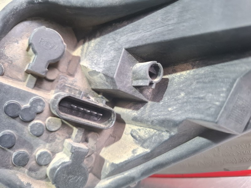 Recambio de piloto trasero izquierdo para opel insignia limousine hb referencia OEM IAM   
