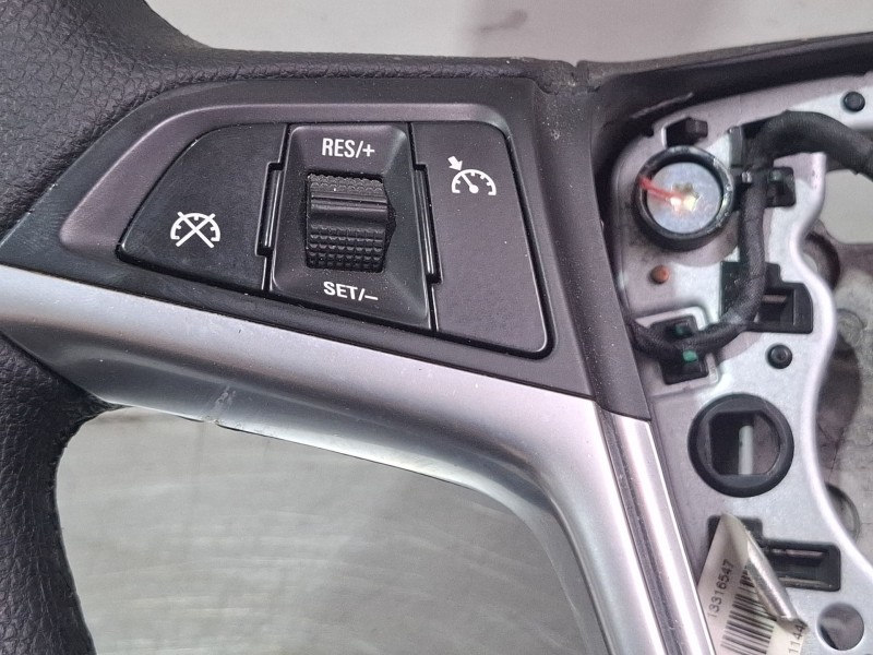 Recambio de volante (sin airbag) para opel insignia limousine hb referencia OEM IAM 13316547  