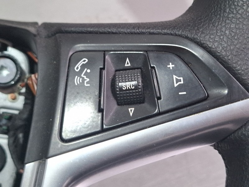 Recambio de volante (sin airbag) para opel insignia limousine hb referencia OEM IAM 13316547  