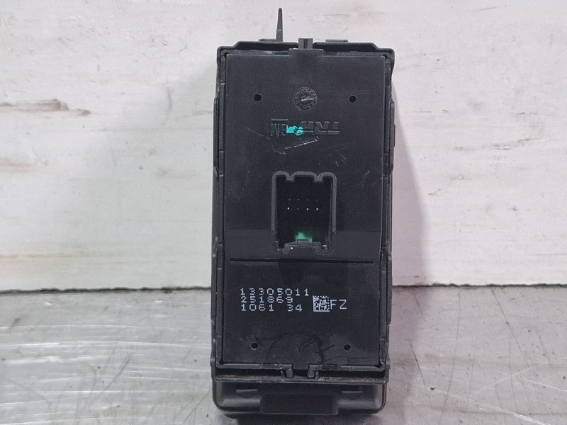 Recambio de mando elevalunas delantero izquierdo para opel insignia limousine hb referencia OEM IAM 13305011  