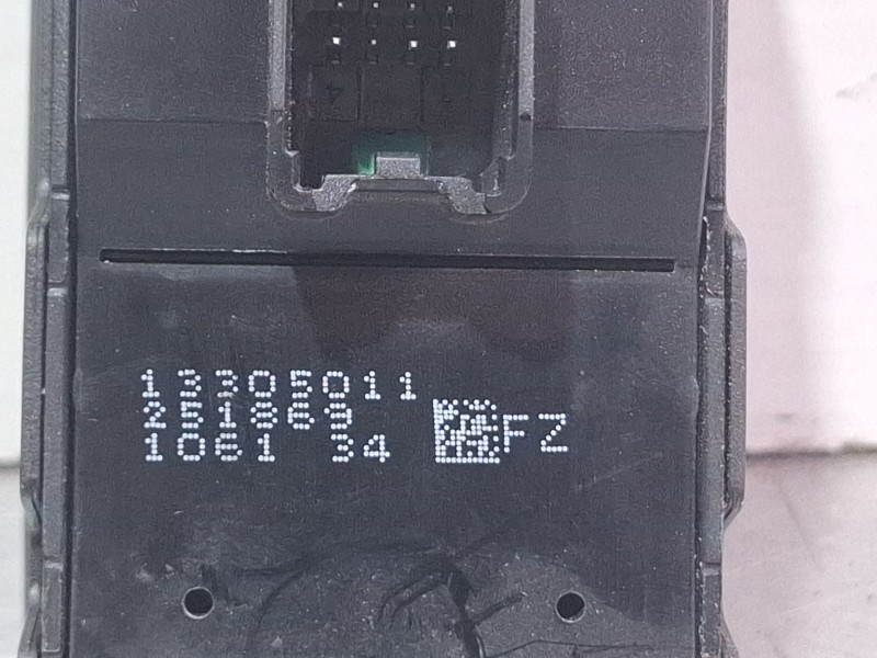 Recambio de mando elevalunas delantero izquierdo para opel insignia limousine hb referencia OEM IAM 13305011  
