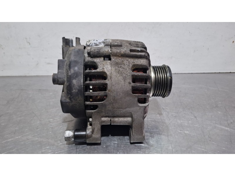 Recambio de alternador para ford fiesta referencia OEM IAM 8v2110300ab  