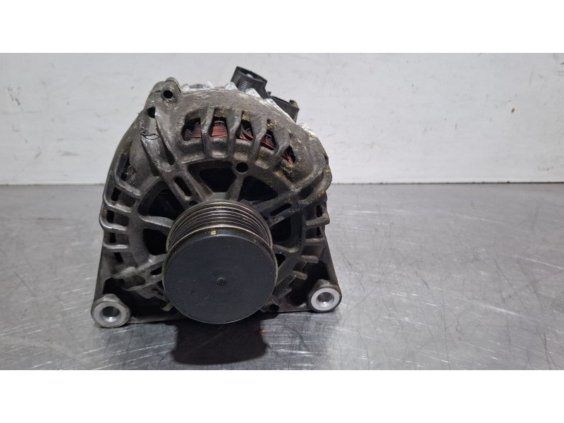 Recambio de alternador para ford fiesta referencia OEM IAM 8v2110300ab  