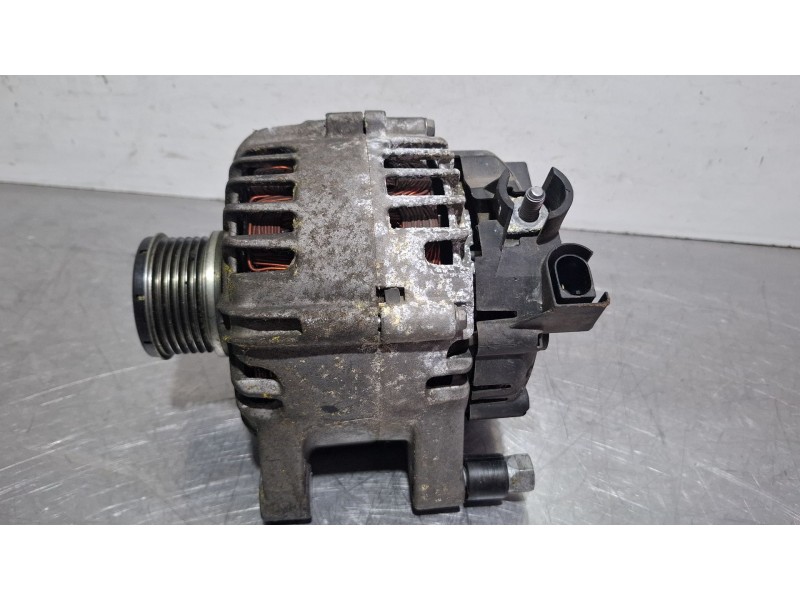 Recambio de alternador para ford fiesta referencia OEM IAM 8v2110300ab  