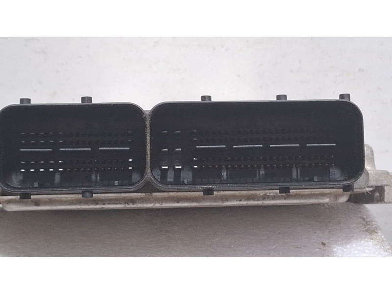 Recambio de centralita motor para hyundai santa fe referencia OEM IAM 0281013584 / 39113-27825  