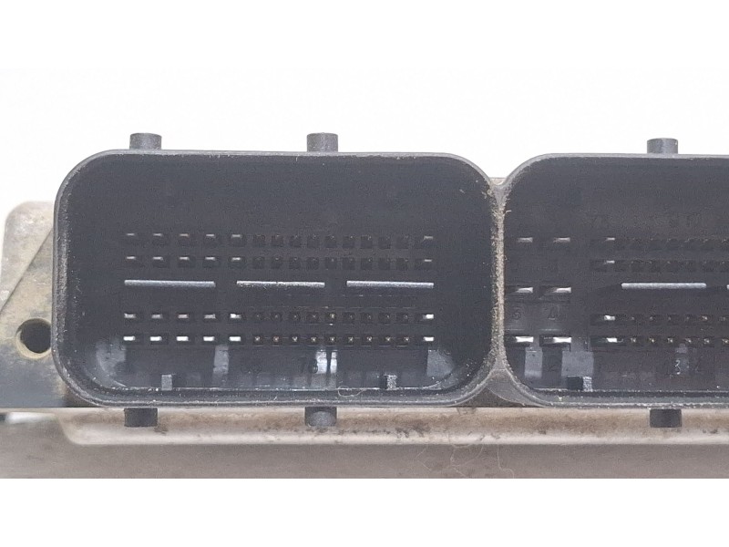 Recambio de centralita motor para hyundai santa fe referencia OEM IAM 0281013584 / 39113-27825  