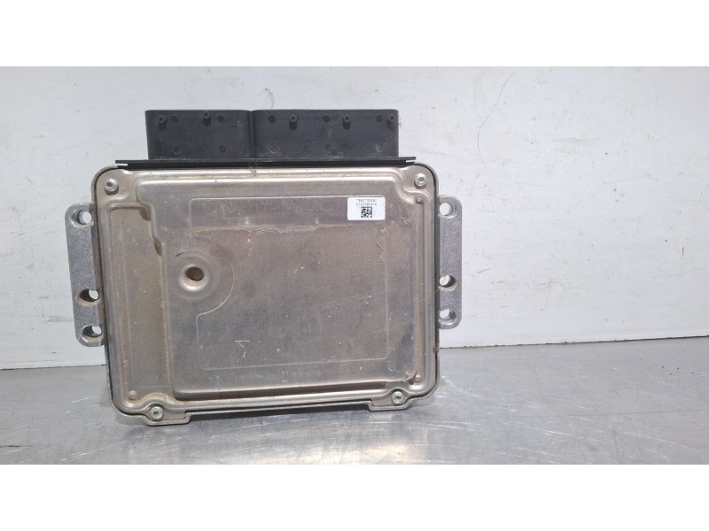 Recambio de centralita motor para hyundai santa fe referencia OEM IAM 0281013584 / 39113-27825  
