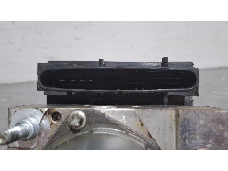 Recambio de modulo abs para hyundai santa fe referencia OEM IAM 0265235070 / 589102b850  