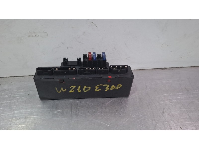 Recambio de caja reles / fusibles para mercedes-benz e290 referencia OEM IAM A2105400372  