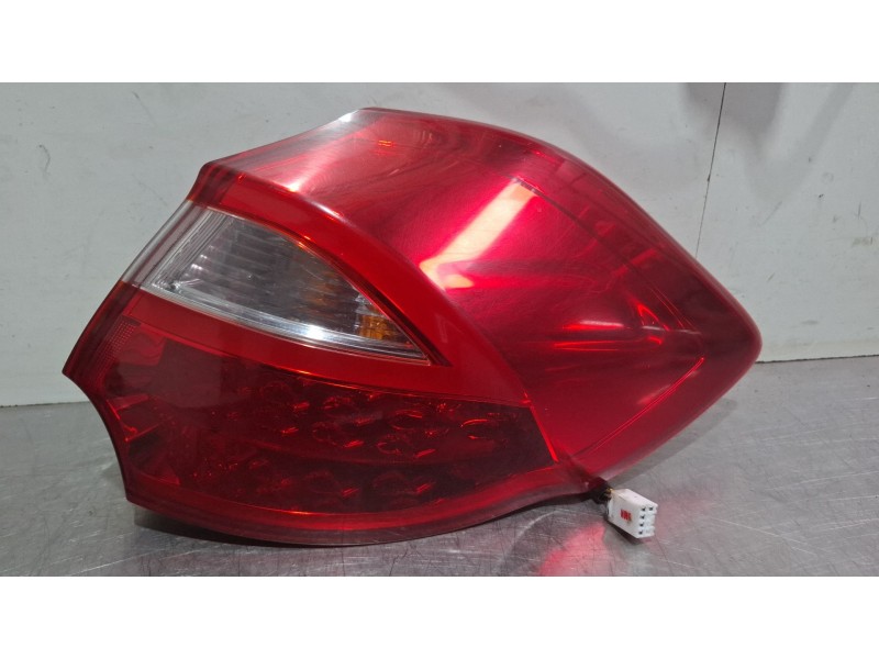 Recambio de piloto trasero derecho para kia ceed referencia OEM IAM 92402-A2200  