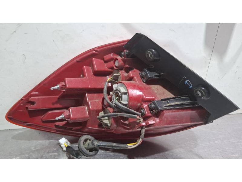Recambio de piloto trasero derecho para kia ceed referencia OEM IAM 92402-A2200  