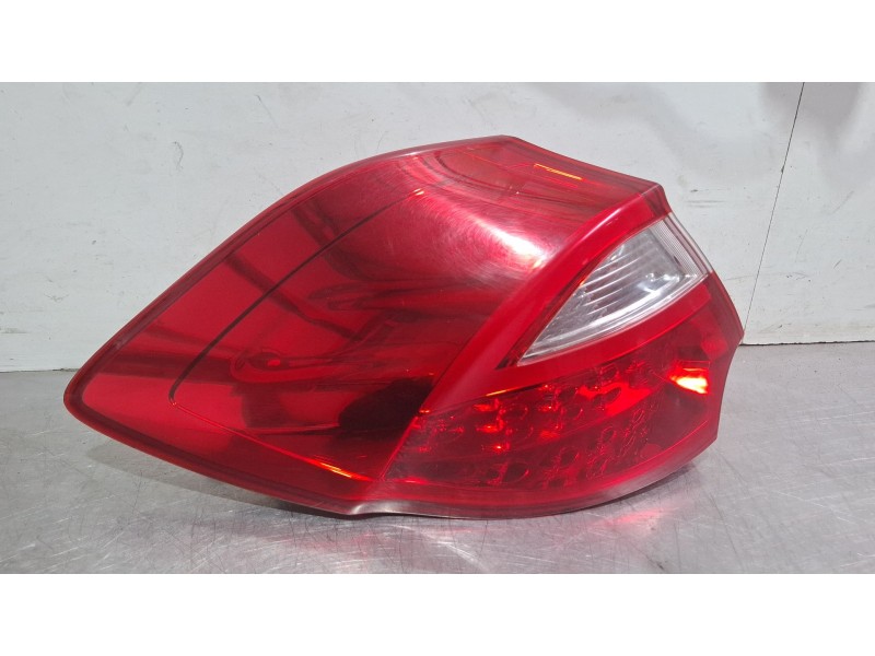 Recambio de piloto trasero izquierdo para kia ceed referencia OEM IAM 9241-A2200  
