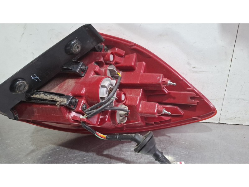 Recambio de piloto trasero izquierdo para kia ceed referencia OEM IAM 9241-A2200  