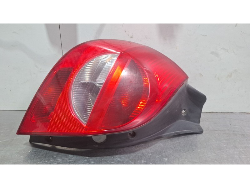 Recambio de piloto trasero izquierdo para renault clio referencia OEM IAM 89035079  