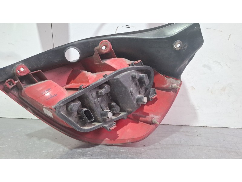 Recambio de piloto trasero izquierdo para renault clio referencia OEM IAM 89035079  
