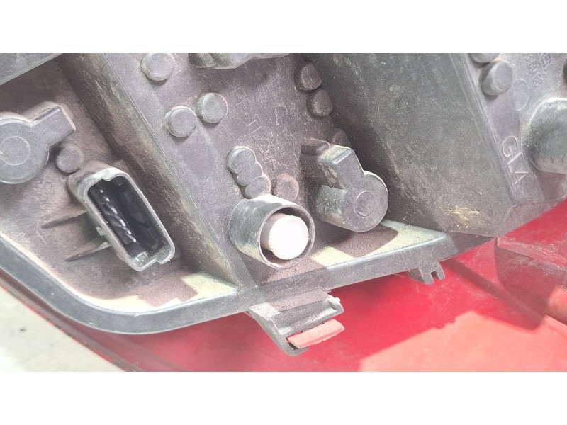 Recambio de piloto trasero izquierdo para renault clio referencia OEM IAM 89035079  