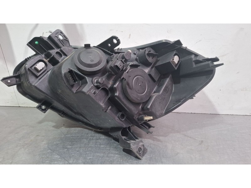 Recambio de faro delantero derecho para renault clio referencia OEM IAM 770106  