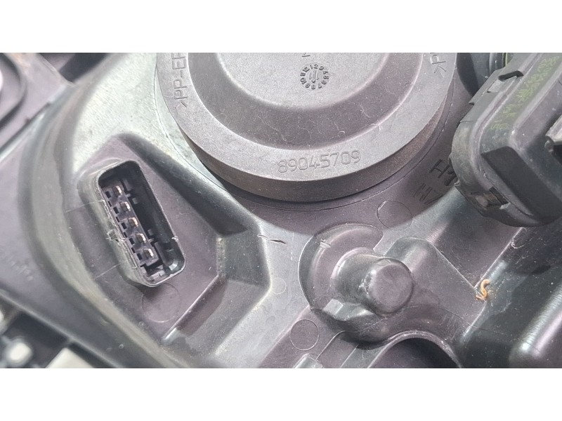 Recambio de faro delantero derecho para renault clio referencia OEM IAM 770106  