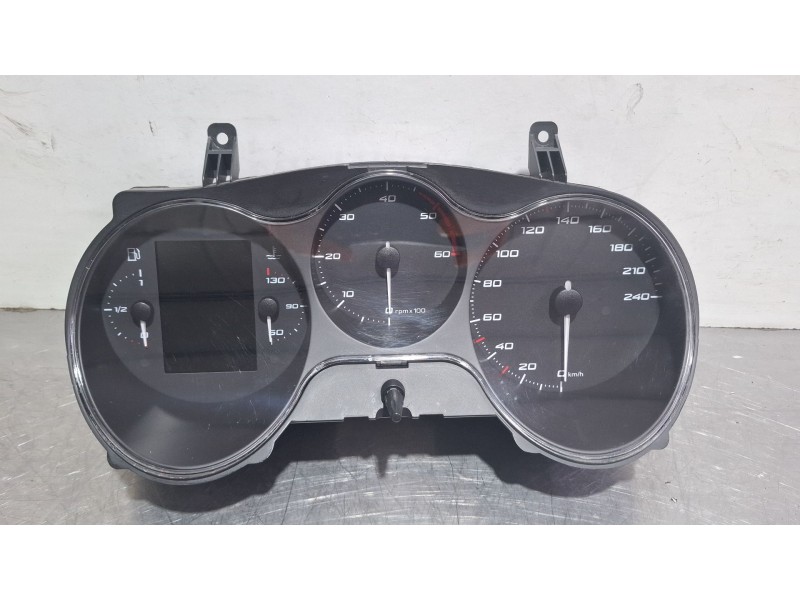 Recambio de cuenta kilometros para seat leon 1.6 referencia OEM IAM 1P0920853A  
