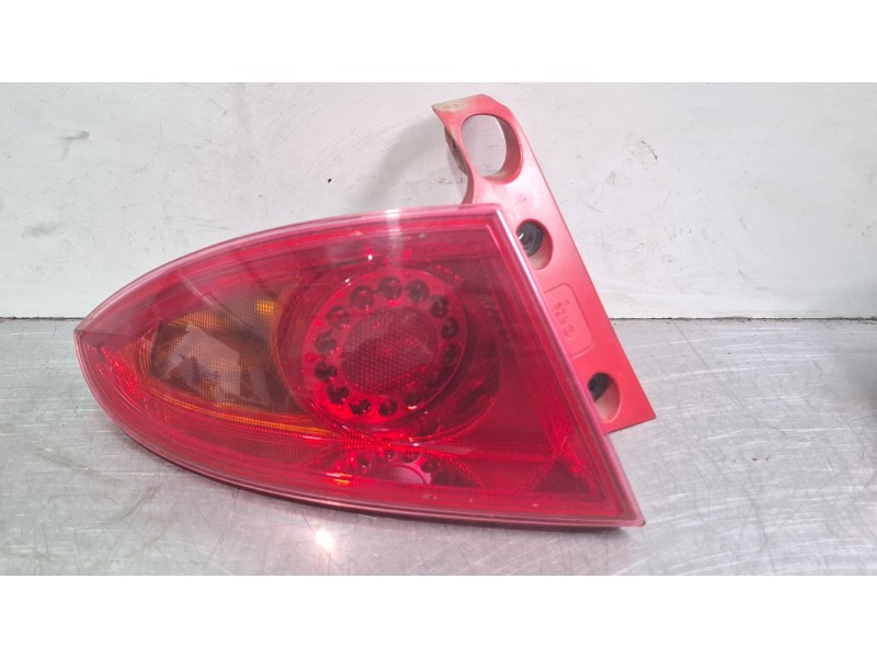 Recambio de piloto carrocería trasero izquierdo para seat leon 1.6 referencia OEM IAM E95822  