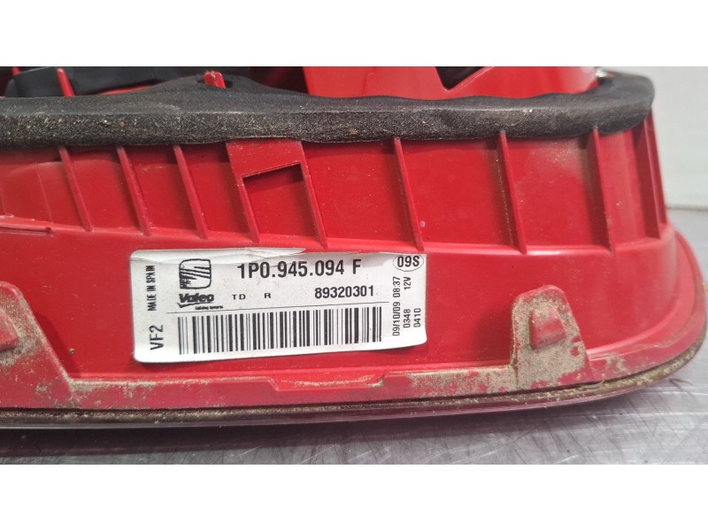Recambio de piloto porton trasero derecho para seat leon 1.6 referencia OEM IAM 1P0945094F  