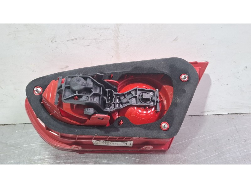 Recambio de piloto porton trasero izquierdo para seat leon 1.6 referencia OEM IAM 1P0945093F  