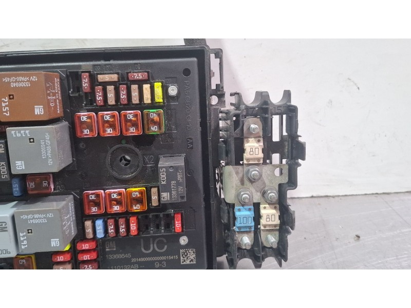 Recambio de caja reles / fusibles para opel astra referencia OEM IAM 13368645  